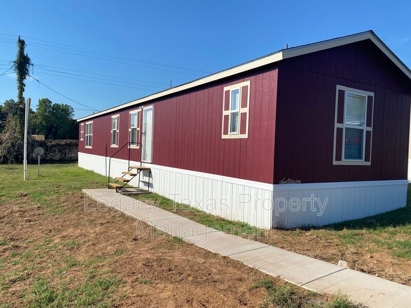 Cleburne Condo: 800 N Old Betsy