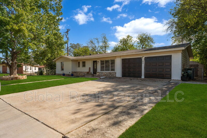 Universal City House: 189 National Blvd