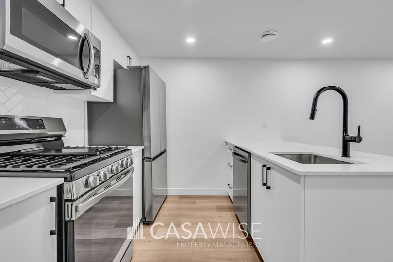 Edmonton House: 15414 96 Avenue Northwest