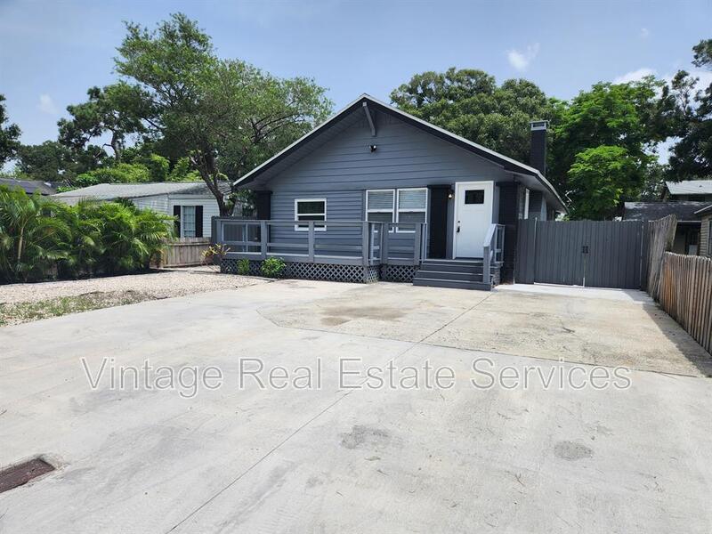 St Petersburg House: 3924 45th Ave N