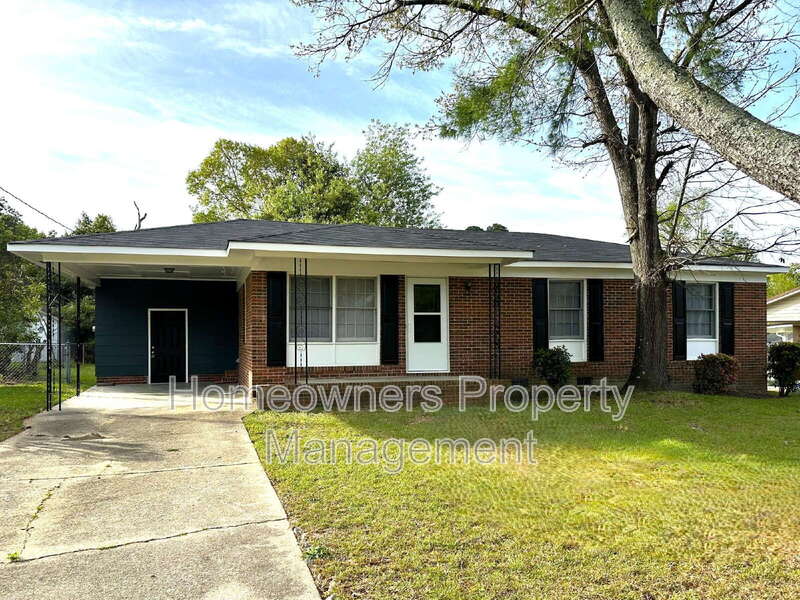 Fayetteville House: 5622 Carson Dr.