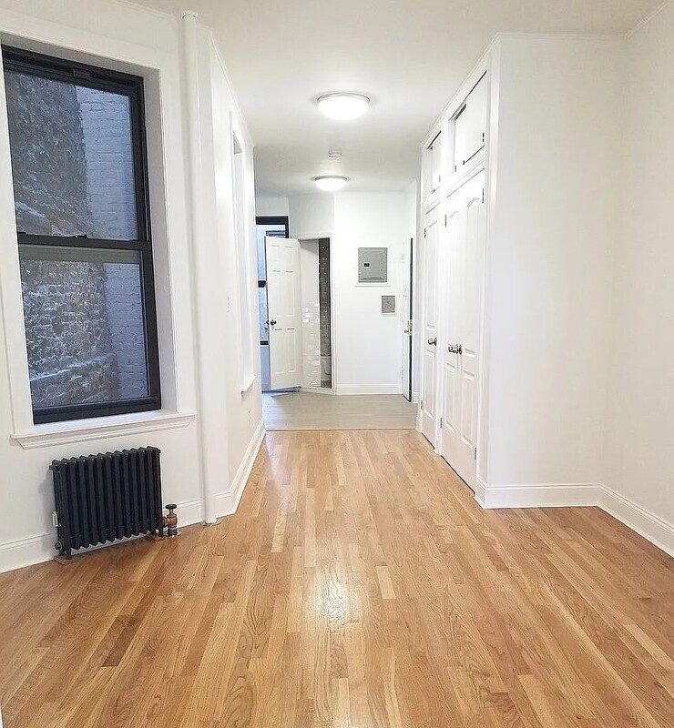 New York Condo: 100 E 7th St
