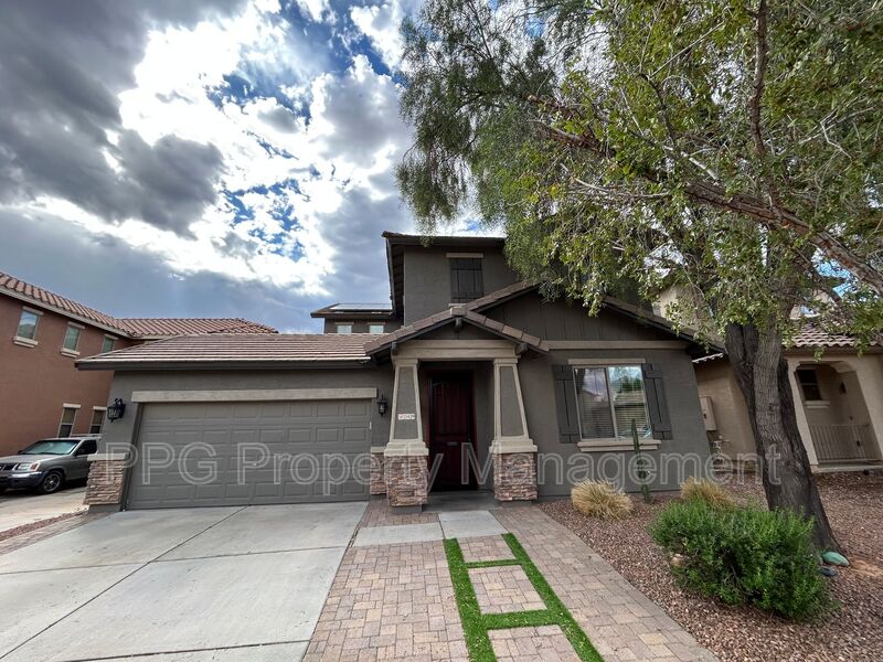 Surprise House: 15439 W Poinsettia Dr