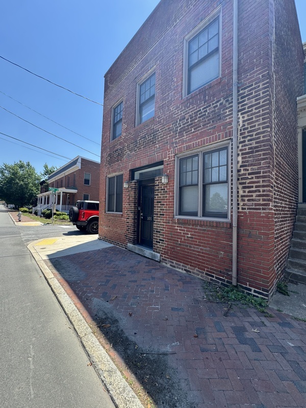Richmond Condo: 101 W Jackson st