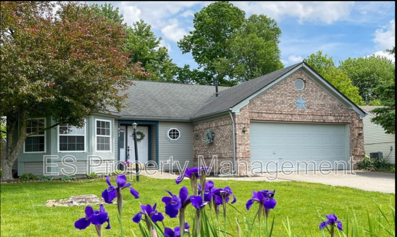 Indianapolis House: 933 Washington Cove Way