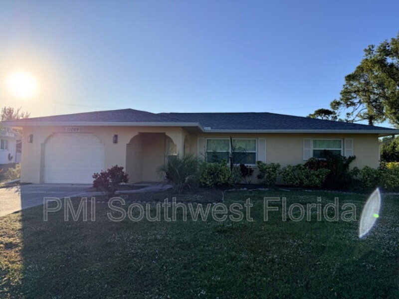 Englewood House: 11069 Vanessa Avenue