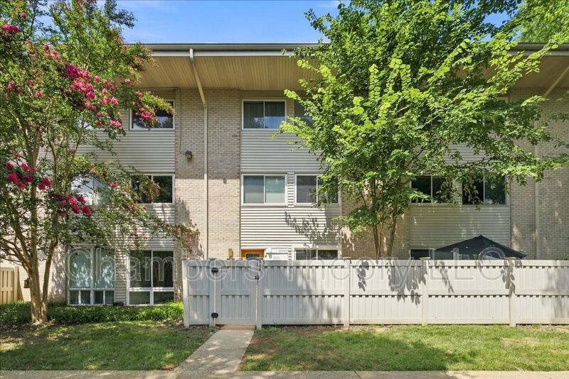 Falls Church Condo: 118 Haycock Rd