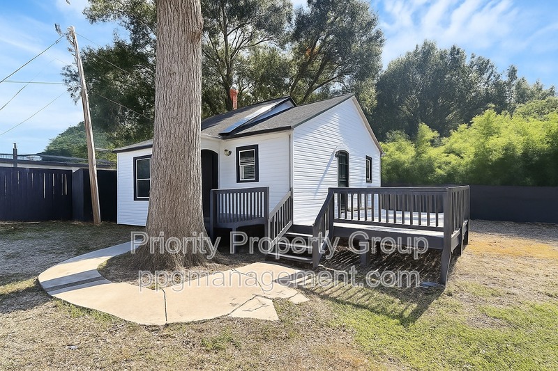 Gastonia House: 1104 1/2 Linwood Road