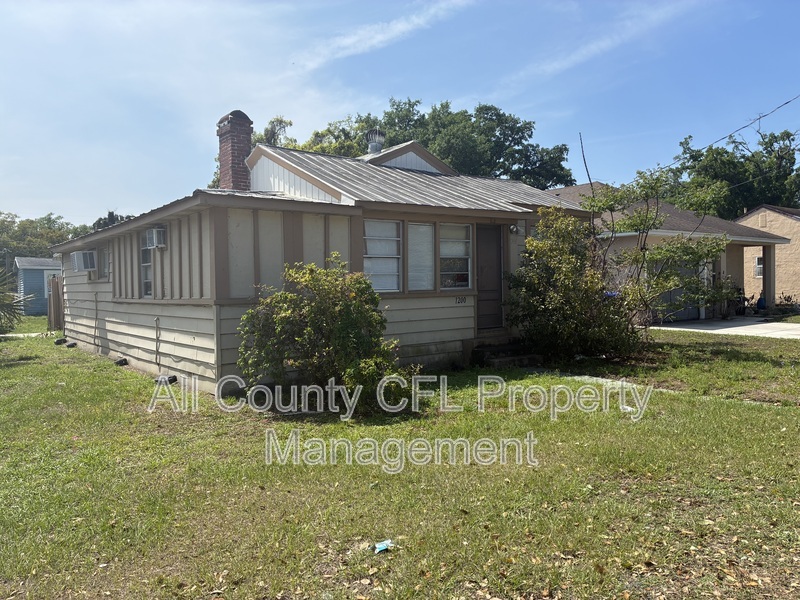 Orlando House: 1200 W Kaley Ave