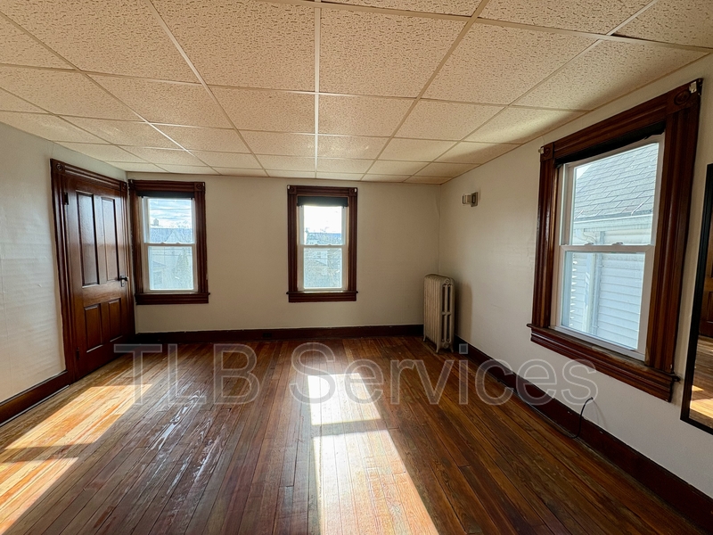 Blakely Condo: 221 3rd Street - 1 Upstairs Right