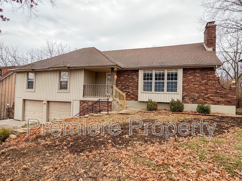 Lees Summit House: 1011 SW Lorman Dr