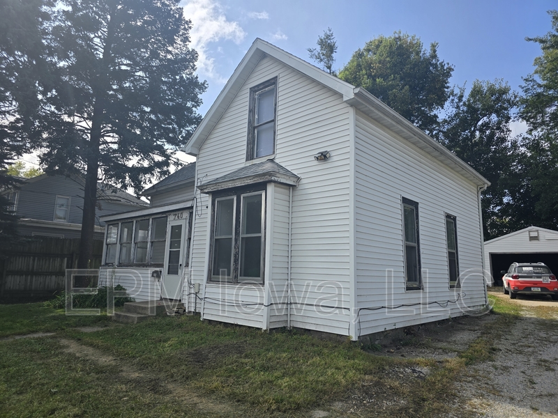 Waterloo House: 740 West 11th Street