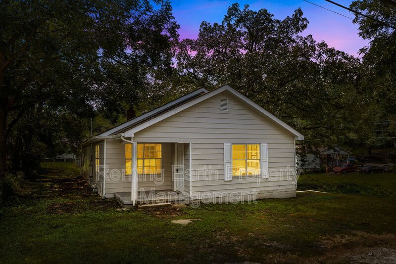 Midfield House: 705 5th Ave