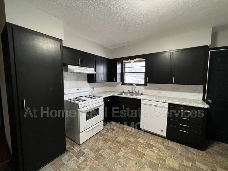 Springfield Condo: 2164 S Delaware
