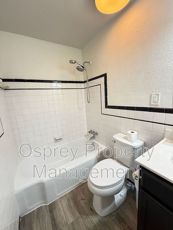 3BR Home with Elizabeth River Views & Spacious Parking - Photo 12