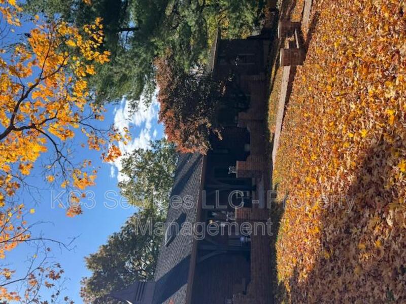 Kansas City House: 615 E 101st Terrace
