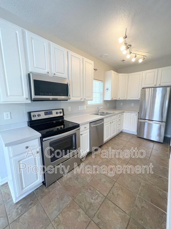 Summerville House: 142 Black River Drive