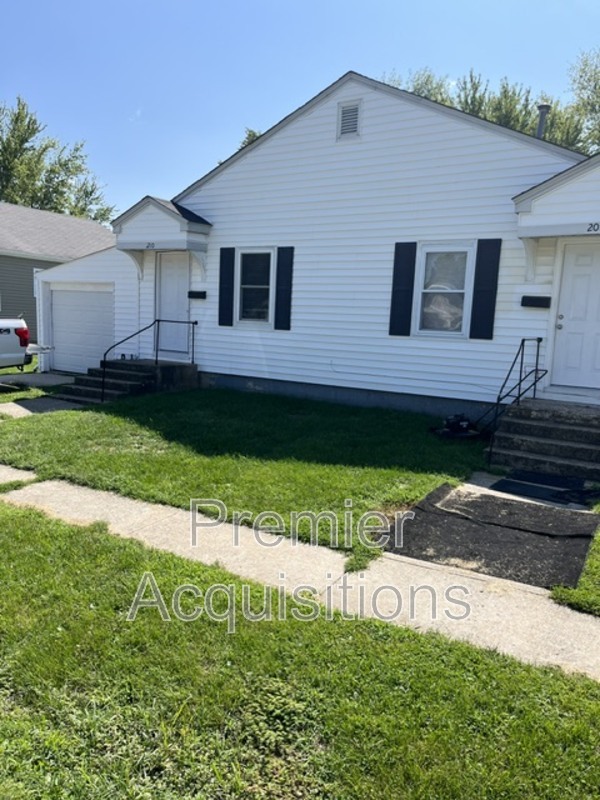 Vandalia House: 210 E Bland St
