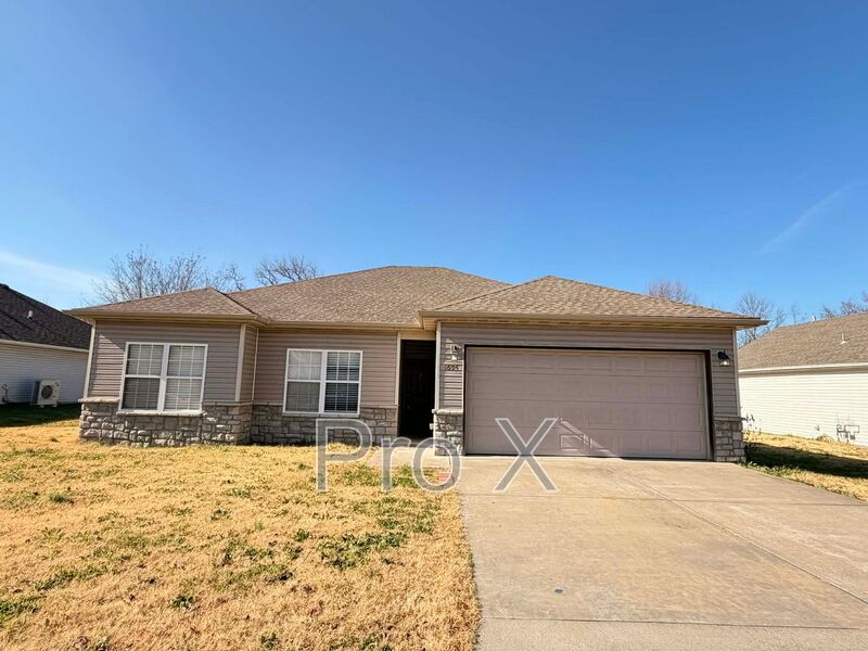 Webb City House: 1604 Prier Lane