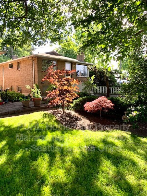 Seattle House: 2253 E Roanoke St