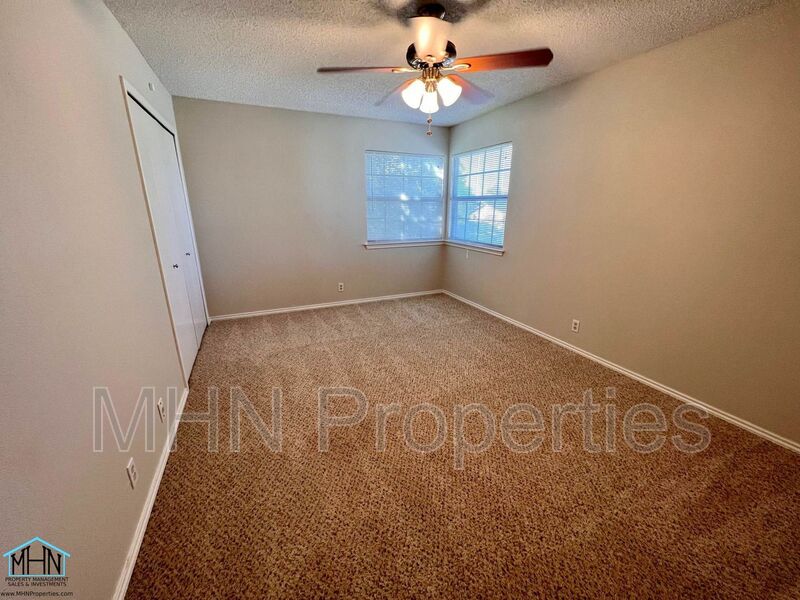4bed/2.5bath GORGEOUS home with bells and whistles, conveniently located on the NE side of San Antonio! - Photo 21