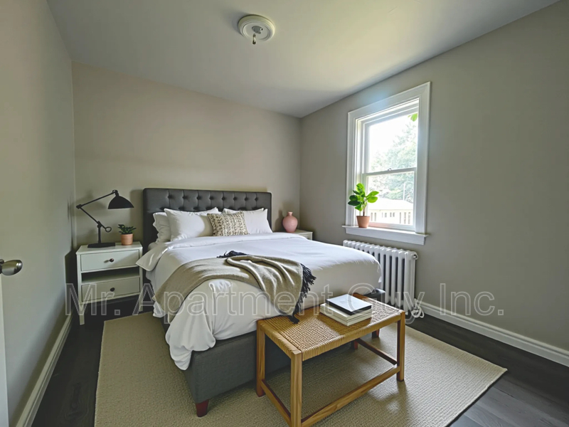 Hamilton Condo: 2 Balsam Avenue South