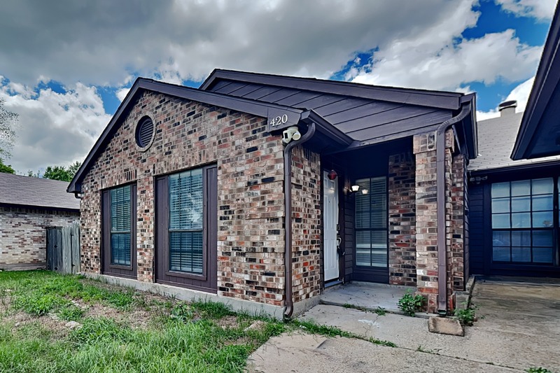 Cedar Hill House: 420 Dollins St