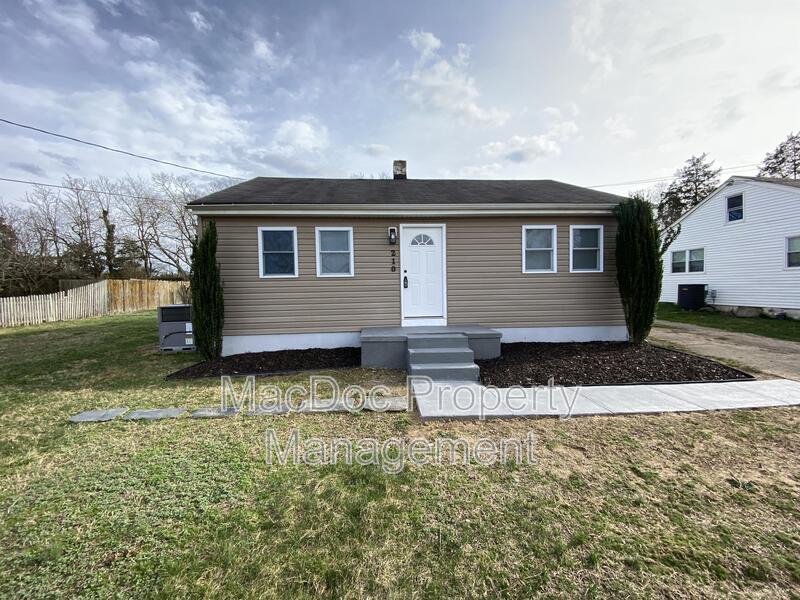 Fredericksburg House: 210 Jett Drive