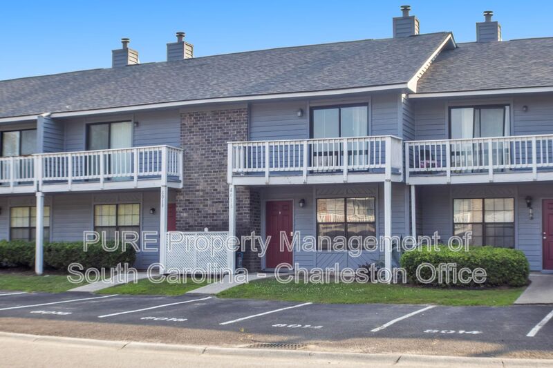 North Charleston House: 8016 Thelen St