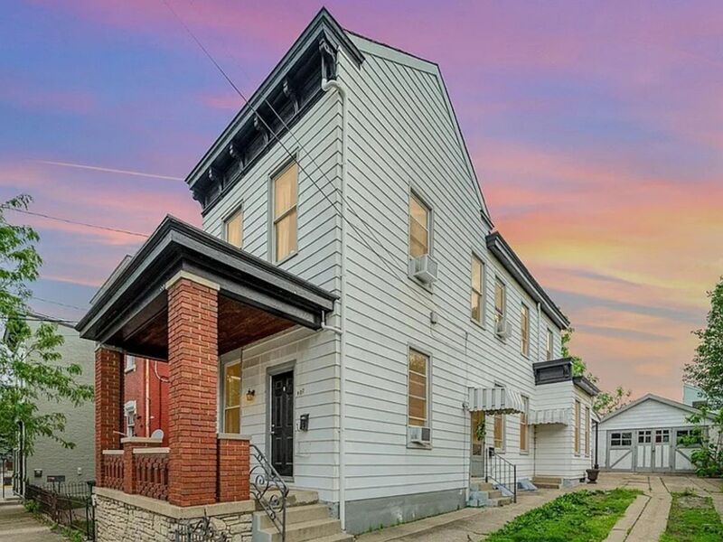 Newport Condo: 907 Columbia St