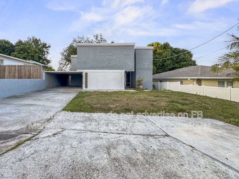 Tampa House: 2115 W Ivy St