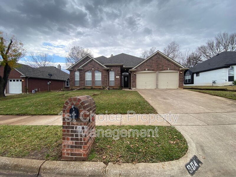 Keller House: 904 Santa Cruz Dr