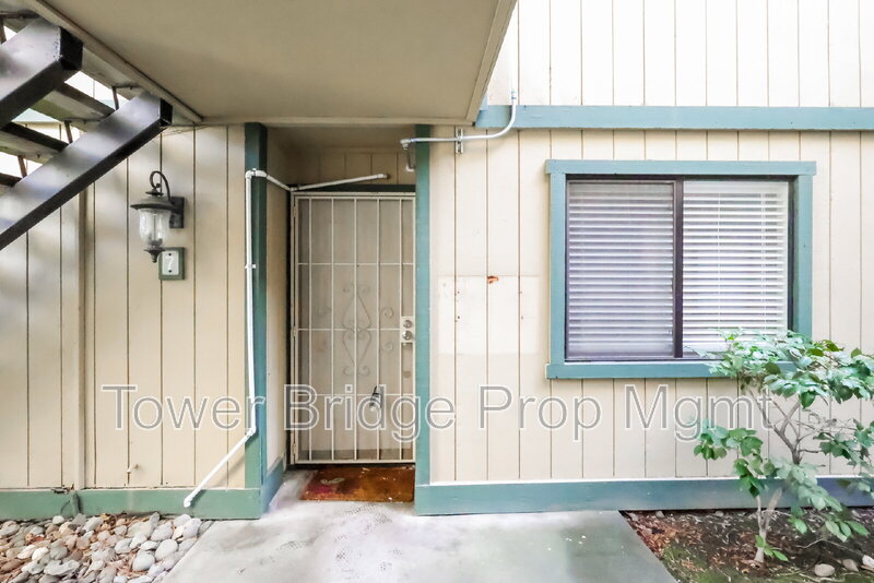 Sacramento Condo: 100 Del Verde Circle