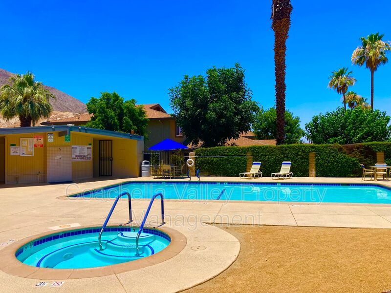 Palm Desert House: 72676 Willow Street