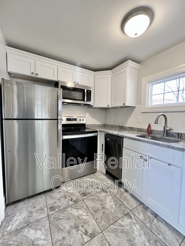 Northampton Condo: 2-4 Highland Avenue - 4B