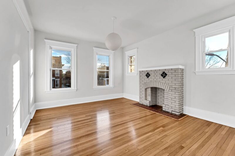 Baltimore Condo: 300 E. 30th St