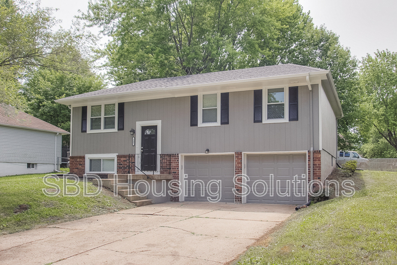 Grain Valley House: 300 Concord Cir