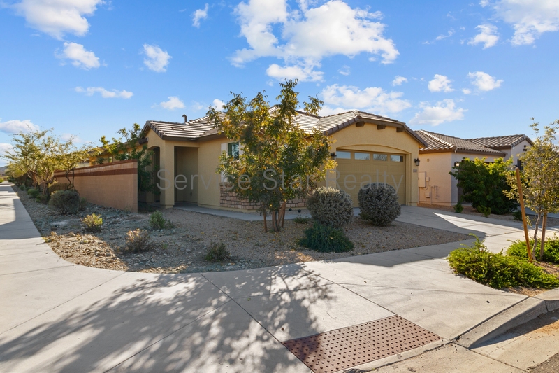 Phoenix House: 32273 N 21st Dr