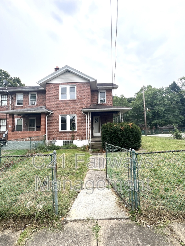 Clairton House: 453 Ohio Ave