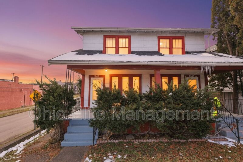 Columbus House: 2709 Sullivant Ave