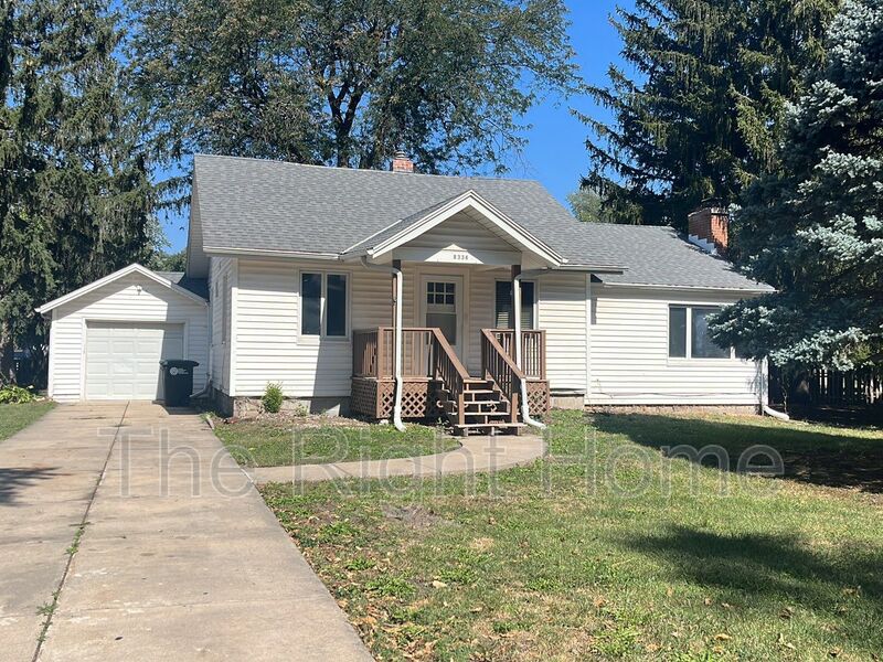 Omaha House: 8334 Izard St