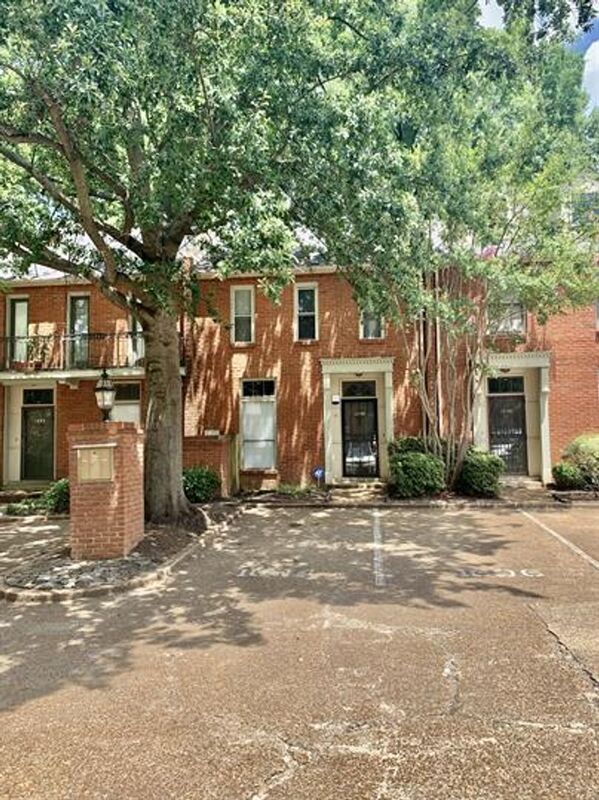 Memphis House: 1694 Belvedere Court -1