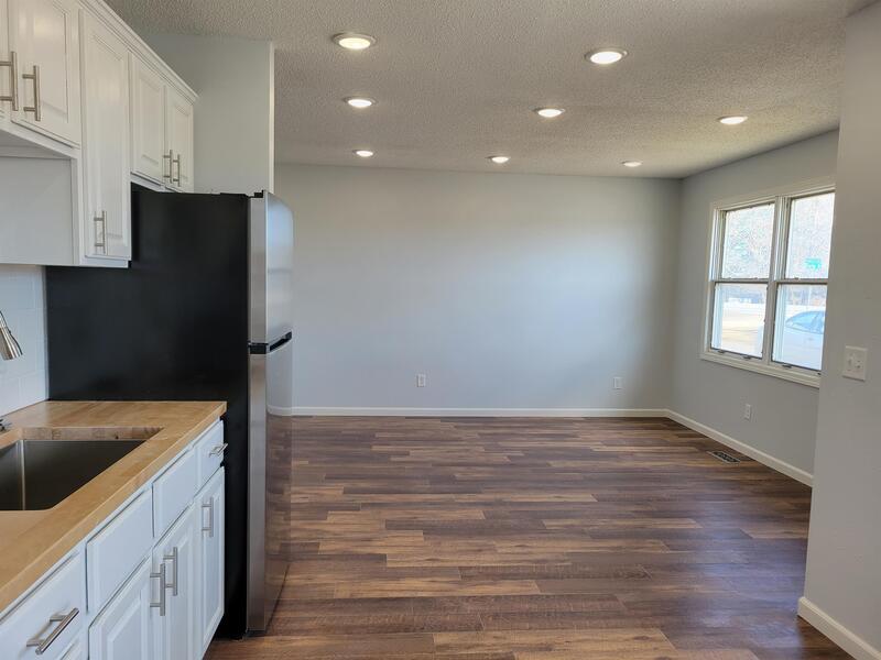 Pella Condo: 2251 Fairfax Dr