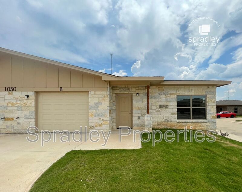 Belton Condo: 1050B Hibiscus Dr