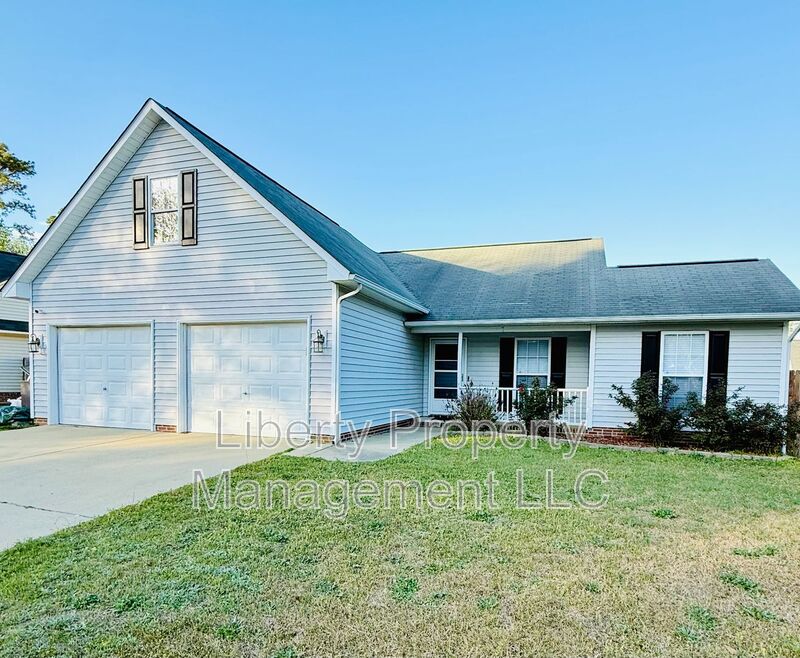 Fayetteville House: 805 Broadmore Dr