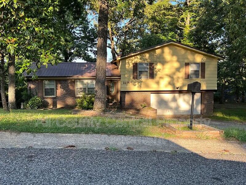 Center Point House: 1405 4th Pl NW