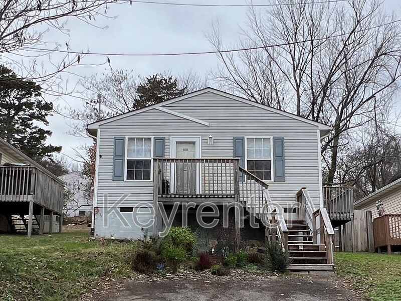 Knoxville House: 2808 Knott Rd.