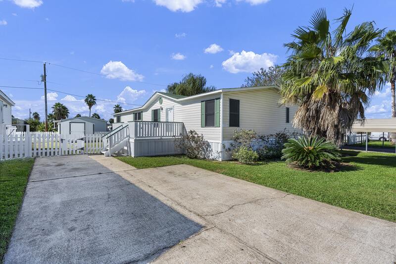 Dickinson House: 5102 Barbados Calle