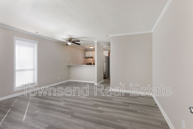 Fayetteville House: 5849-A Century Oaks Drive