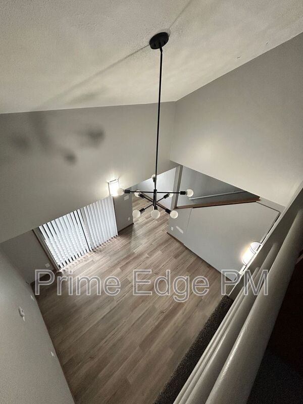 Lincoln House: 1701 Ridgehaven Ct-5